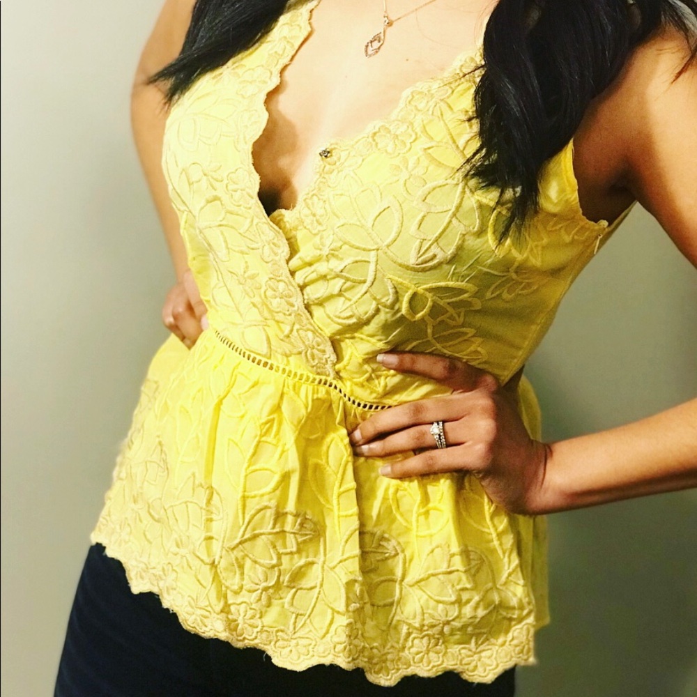 Yellow summer blouse with floral detail - Picture 3 of 4